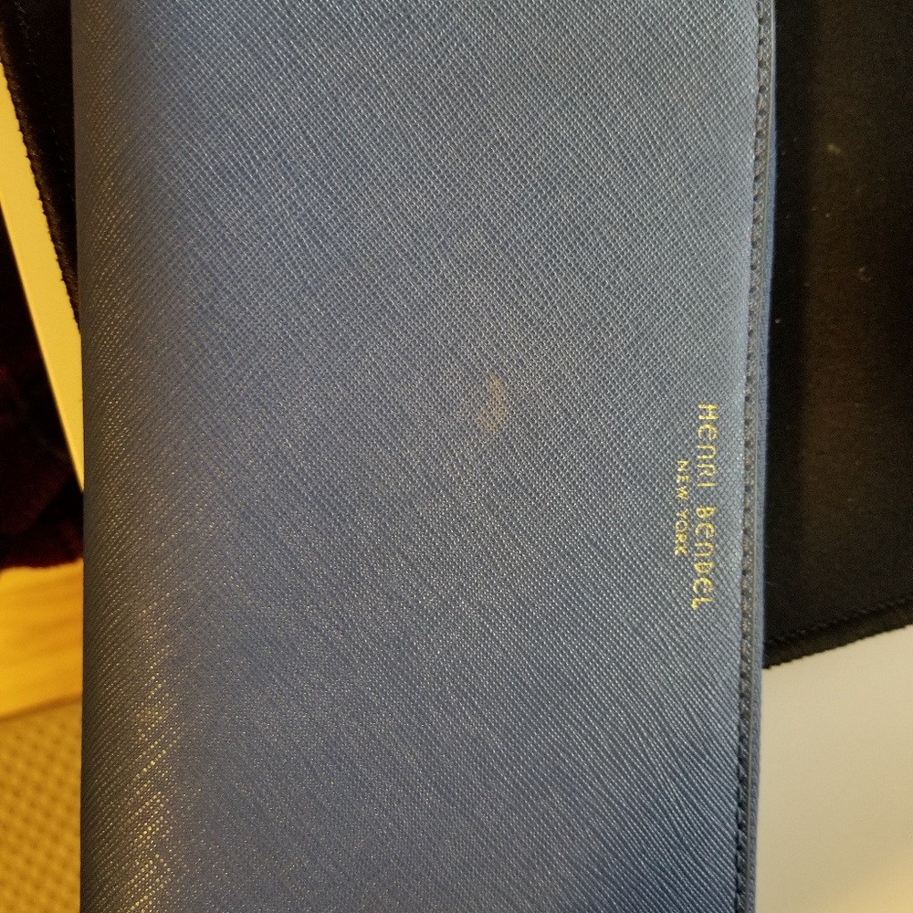 Henri Bendel wallet
